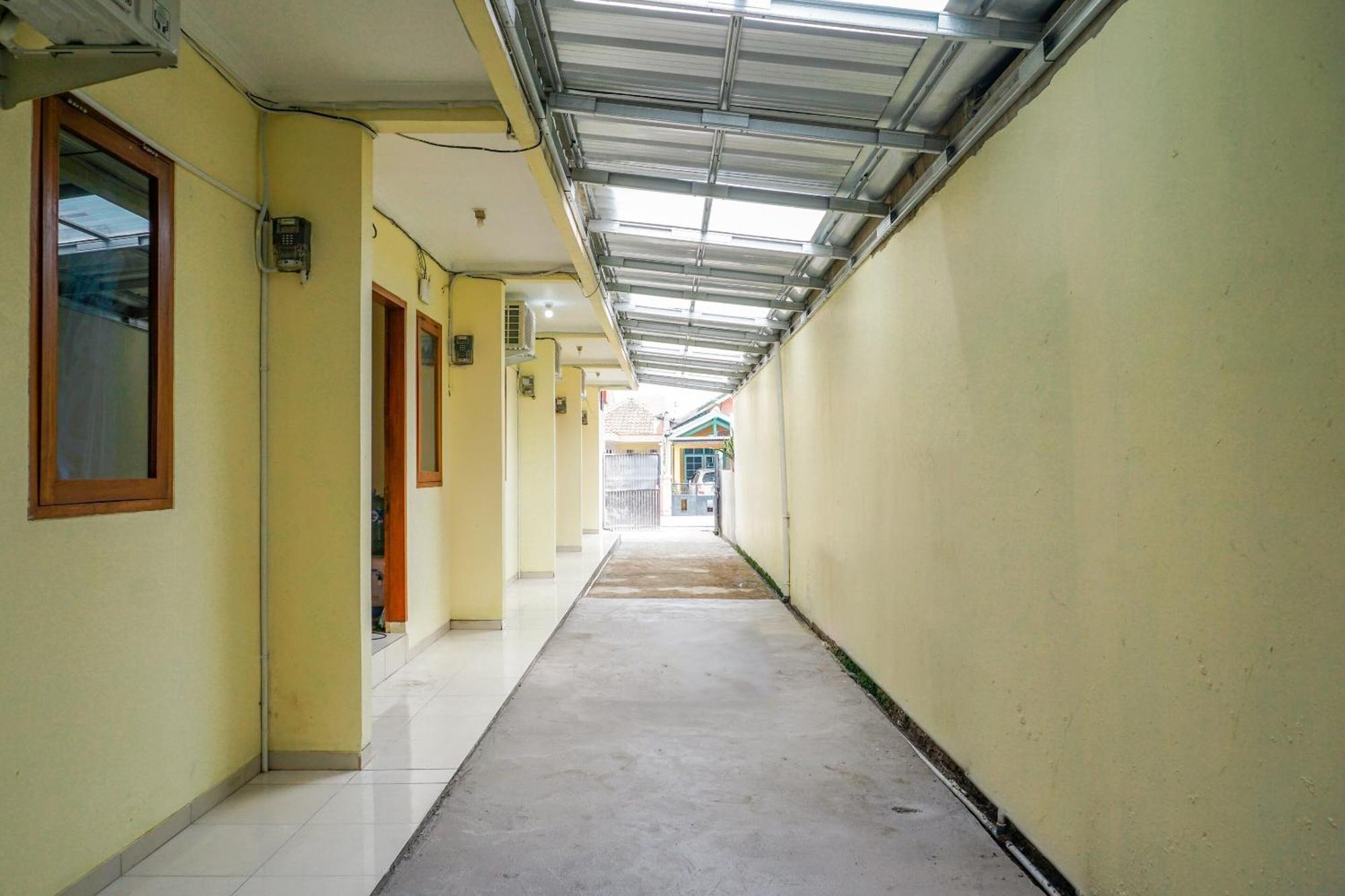 Oyo 2401 Ardini Residence Bojongsoang Exterior photo